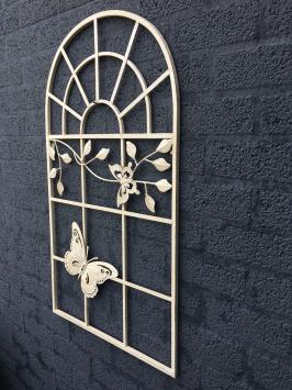 Metalen venster - vlinder - oud wit - rustieke decoratie